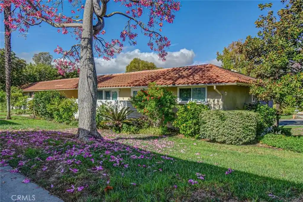 Condo for sale at 633 Avenida Sevilla #O, Laguna Woods, CA 92637 | MLS# OC26221727