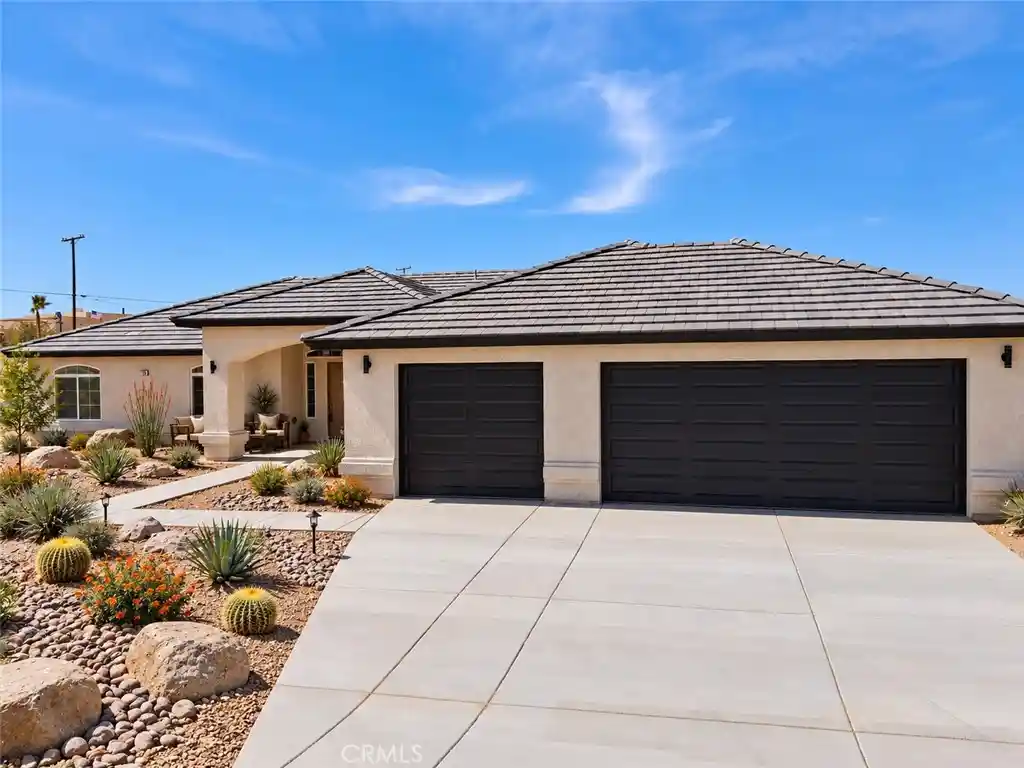 Single family home for sale at 17796 Valencia St, Hesperia, CA 92345 | MLS# HD26233174
