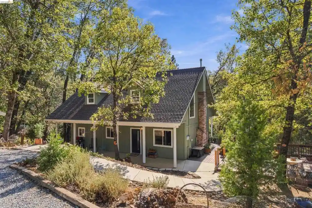 Photo 1 of Single family home for sale at 17093 Palomino Ln, Sonora, CA 95370 | MLS# 41152520 | Listing updated on 2026-10-29