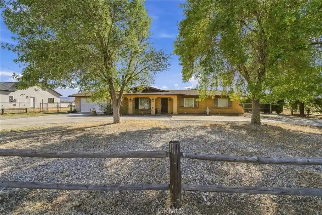 Single family home for sale at 21775 Sioux Rd, Apple Valley, CA 92308 | MLS# DW26233092