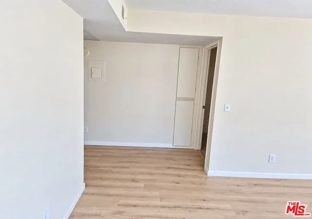 Listing Photo 4 - Condo for sale in building located at 10901 Laurel Cyn Blvd, San Fernando, CA 91340 - Unit #209