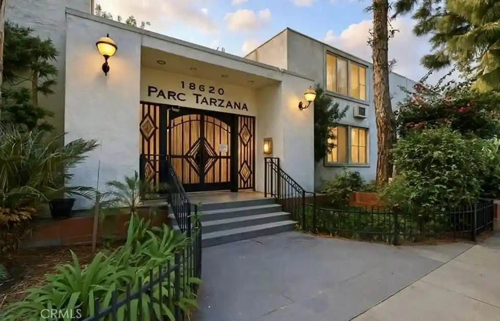Condo for sale at 18620 Hatteras, Tarzana, CA 91356 | MLS# SR26232398