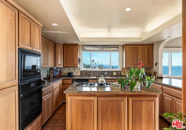 Photo 4 of Single family home for sale at 7011 Vista Del Mar Ln, Playa Del Rey, CA 90293 | MLS# 26105193 | Listing updated on 2026-10-30