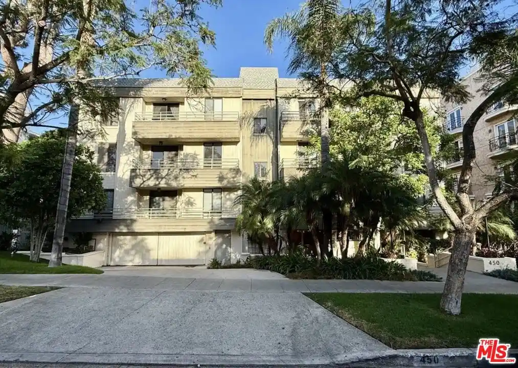 Condo for sale at 450 N Oakhurst Dr #304, Beverly Hills, CA 90210 | MLS# 26102434