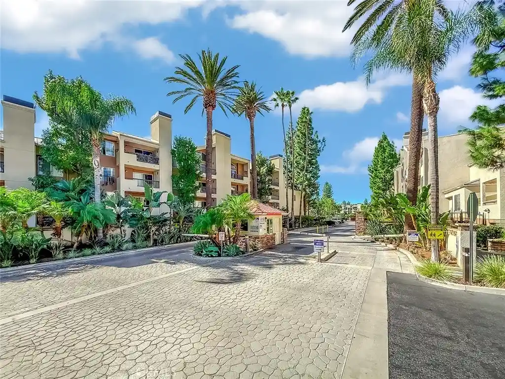 Photo 1 of Condo for sale at 5530 Owensmouth Ave #115, Woodland Hills, CA 91367 | MLS# SR26233430 | Listing updated on 2026-10-29