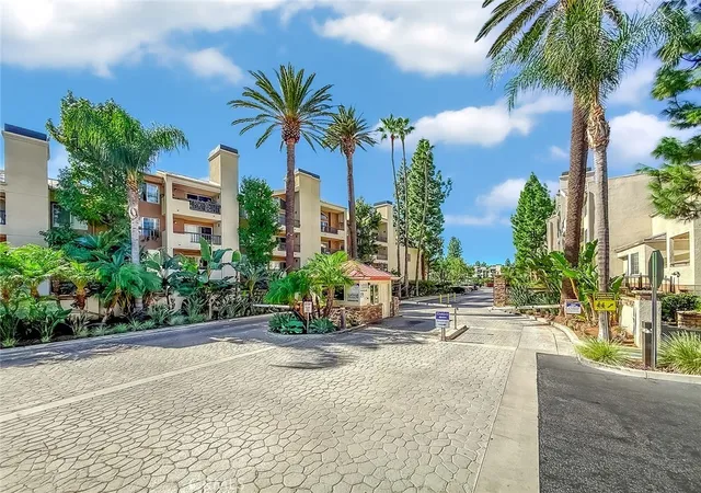 Condo for sale at 5530 Owensmouth Ave #115, Woodland Hills, CA 91367 | MLS# SR26233430