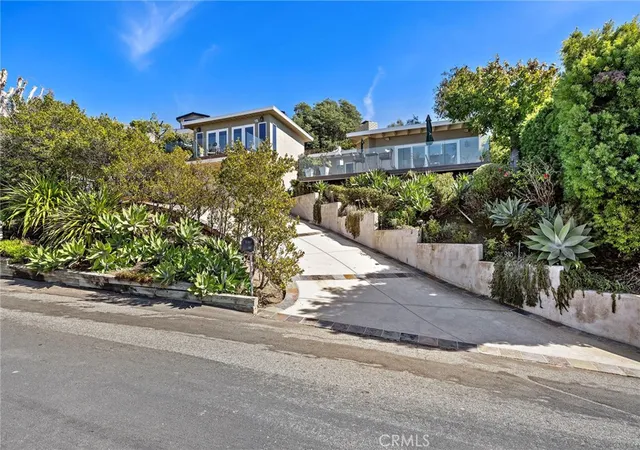 Single family home for sale at 930 Cyn View Dr, Laguna Beach, CA 92651 | MLS# LG26232430