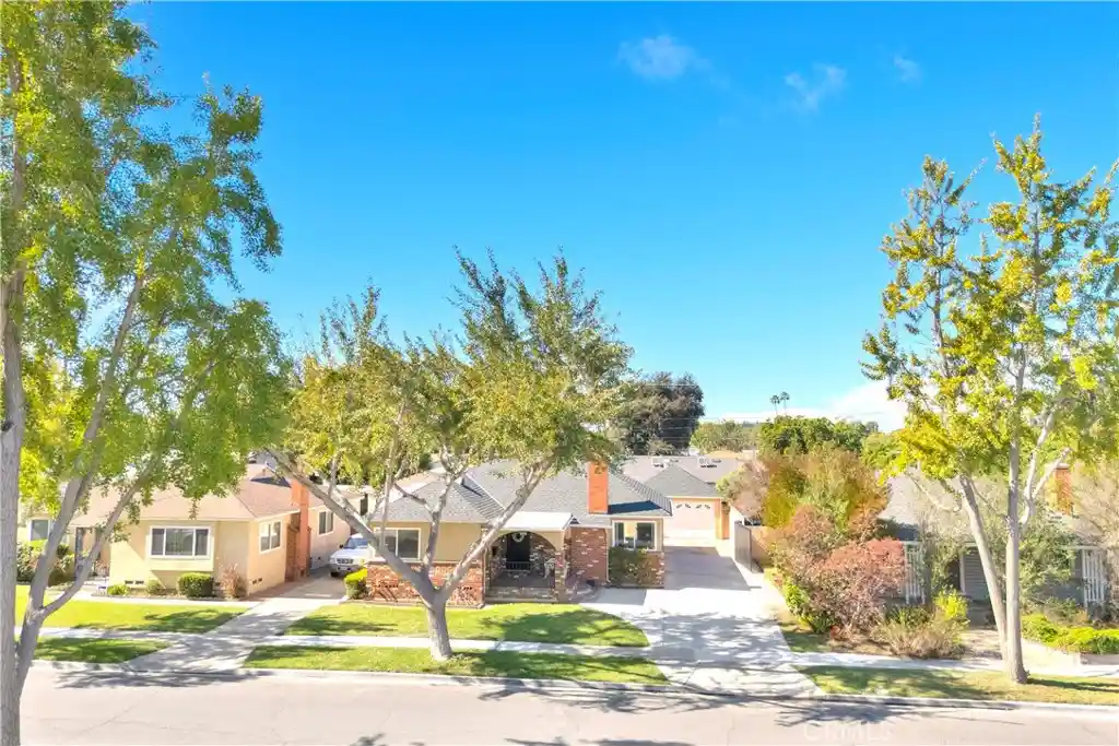 Single family home for sale at 5965 Hayter, Lakewood, CA 90712 | MLS# PW26223228