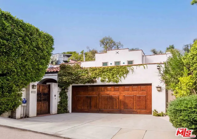 Single family home for sale at 8935 Hollywood Hills Rd, Los Angeles, CA 90046 | MLS# 26104698