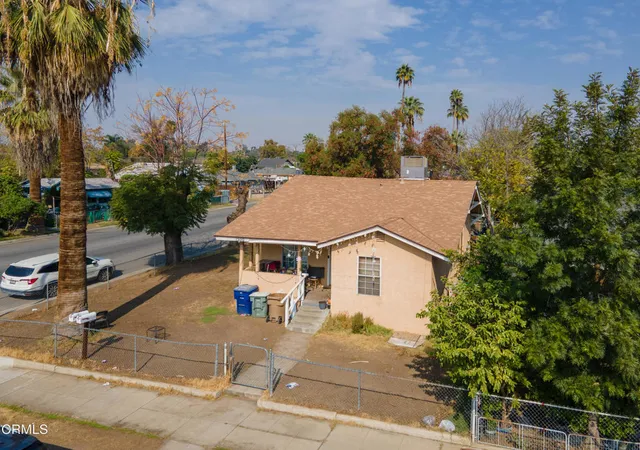 Photo 2 of Single family home for sale at 1200 Pacific St, Bakersfield, CA 93305 | MLS# V1-39531 | Listing updated on 2026-10-30
