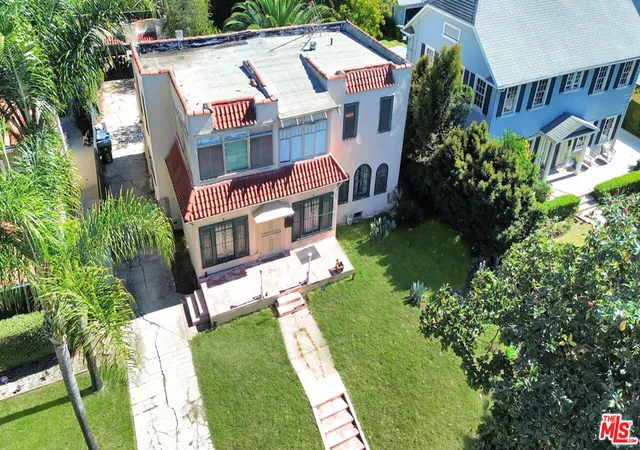 Single family home for sale at 1124 S Wilton Pl, Los Angeles, CA 90019 | MLS# 26105267