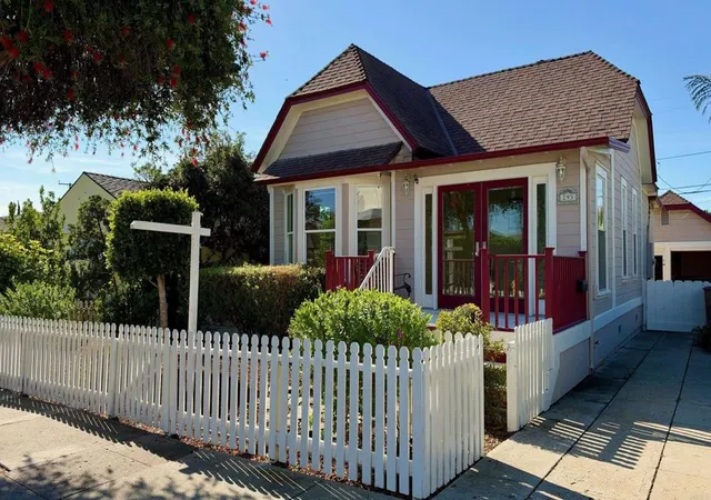 Single family home for sale at 293 Jordan Ave, Ventura, CA 93001 | MLS# NDP2609905