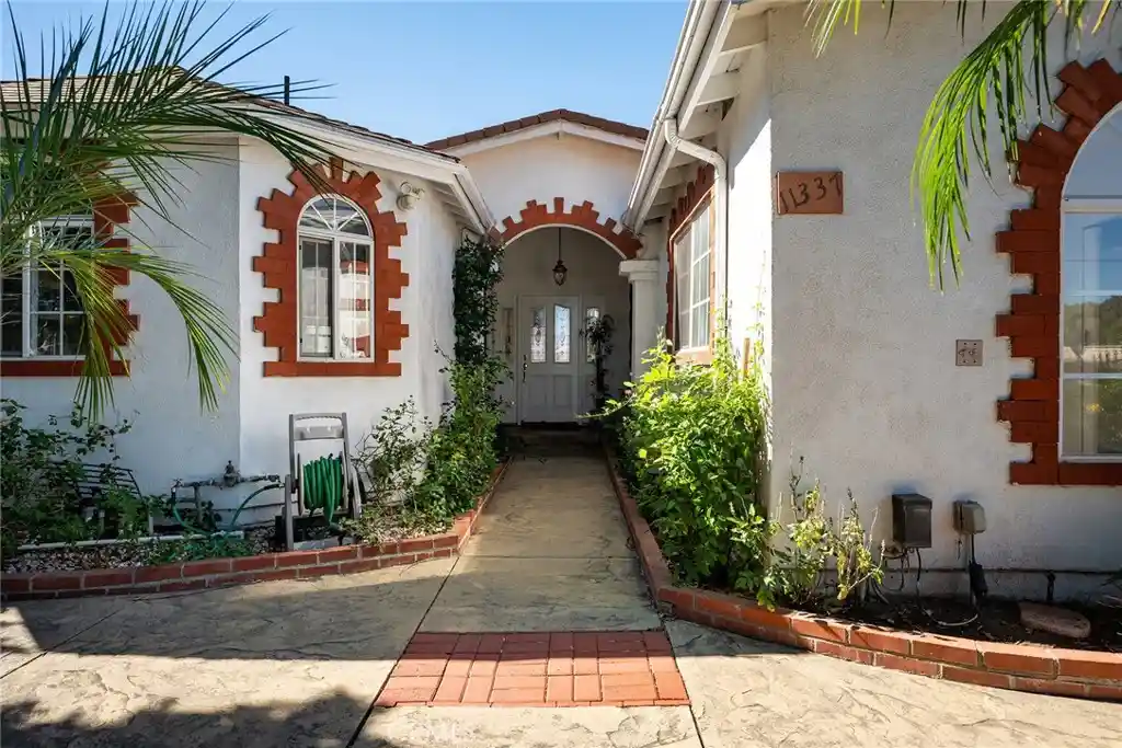 Single family home for sale at 11337 Hayvenhurst Ave, Granada Hills, CA 91344 | MLS# SR26233482
