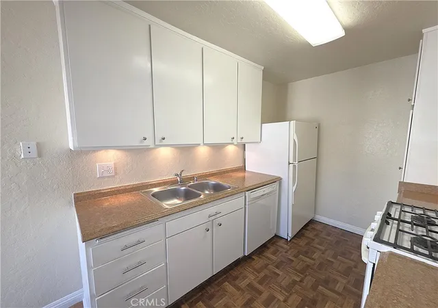 Listing Photo 1 - Condo for sale in building located at 515 N Jackson, Glendale, CA 91206 - Unit #311