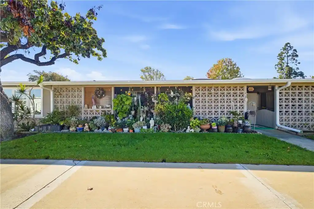 Condo for sale at 1300 Mayfield Rd #61K, Seal Beach, CA 90740 | MLS# PW26222794
