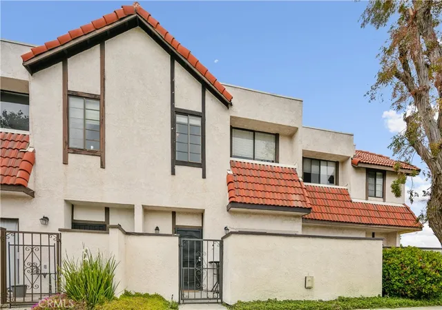 Photo 1 of Condo for sale at 27612 Nugget Dr #5, Canyon Country, CA 91387 | MLS# IG26232576 | Listing updated on 2026-10-30