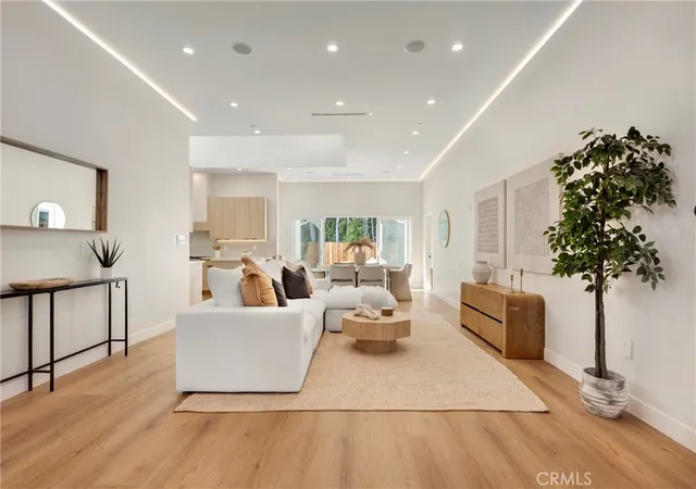 Photo 2 of Single family home for sale at 5951 Alonzo Ave, Encino, CA 91316 | MLS# SR26233108 | Listing updated on 2026-10-30