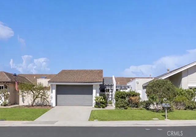 Photo 1 of Single family home for sale at 33 White Water Dr, Corona Del Mar, CA 92625 | MLS# NP26233140 | Listing updated on 2026-10-31
