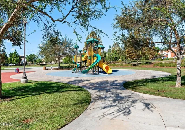 Listing Photo 5 - Condo for sale in building located at 160 Sawbuck St, Camarillo, CA 93010