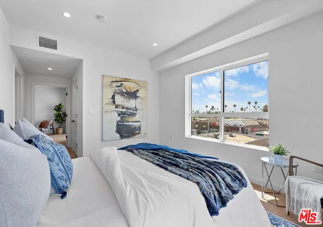 Photo 4 of Condo for sale at 321 S Oxford Ave #503, Los Angeles, CA 90020 | MLS# 26105418 | Listing updated on 2026-10-30