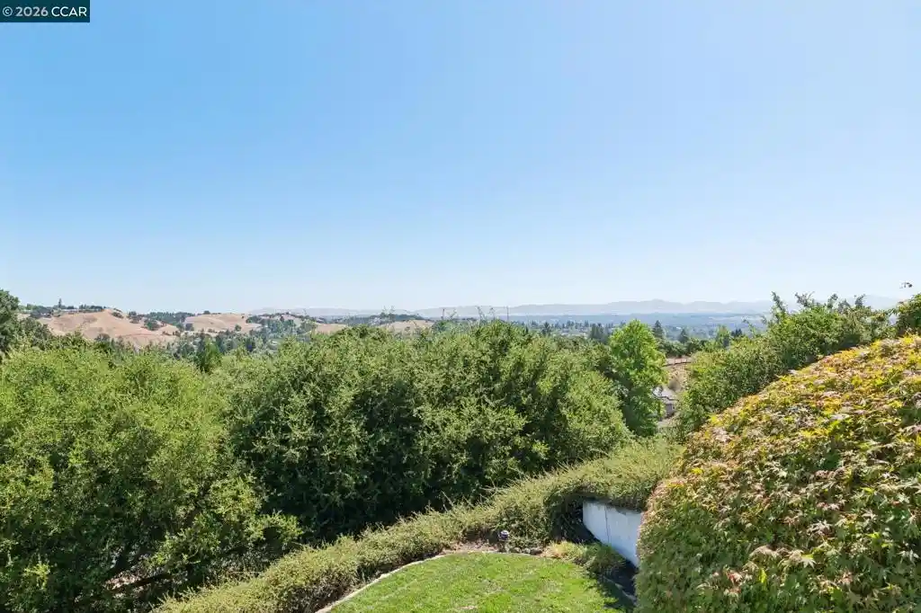 Photo 1 of Single family home for sale at 905 Dana Highlands Ct, Lafayette, CA 94549 | MLS# 41152645 | Listing updated on 2026-10-30