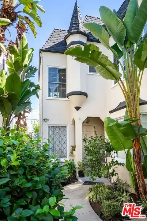 Single family home for sale at 1286 S 1/2 Citrus Ave, Los Angeles, CA 90019 | MLS# 26105464 | Listing updated on 2026-10-31