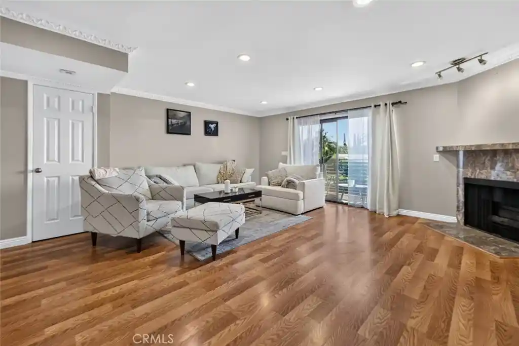 Condo for sale at 6420 Hazeltine Ave #9, Van Nuys, CA 91401 | MLS# GD26233746
