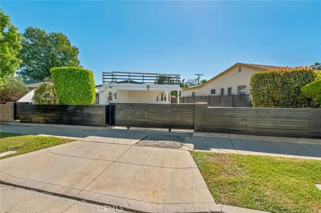 Photo 1 of Single family home for sale at 2800 Obama, Los Angeles, CA 90018 | MLS# IN26234115 | Listing updated on 2026-10-30