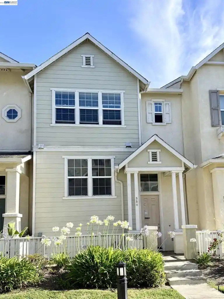 Photo 1 of Townhouse for sale at 550 Summer Ln, San Pablo, CA 94806 | MLS# 41152675 | Listing updated on 2026-10-30