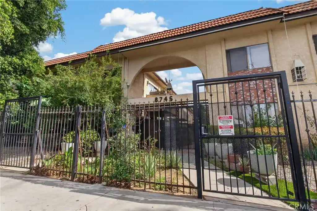 Condo for sale at 8746 Tobias Ave #6, Panorama City, CA 91402 | MLS# SR26234334