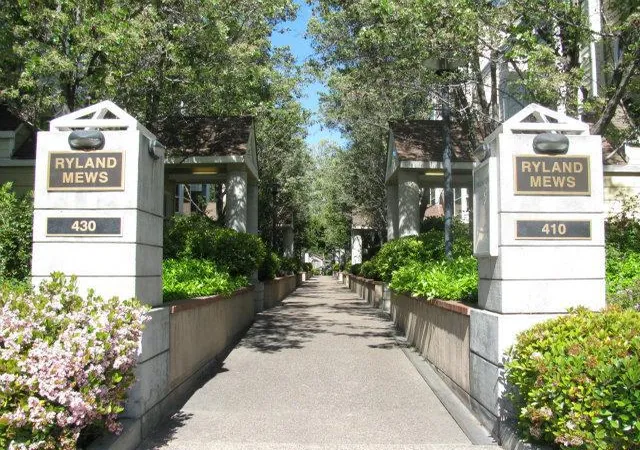 Condominium at 410 N 1St St #327, San Jose, CA 95112 | MLS# ML81454330 | | Sold on 2015-04-24