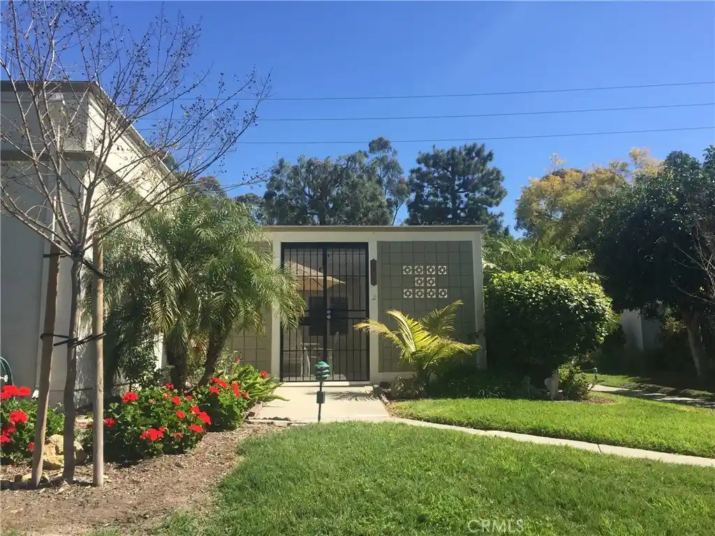 Stock Cooperative at 792 Via Los Altos #C, Laguna Woods, CA 92637 | MLS# OC17045003 | | Sold on 2017-05-19