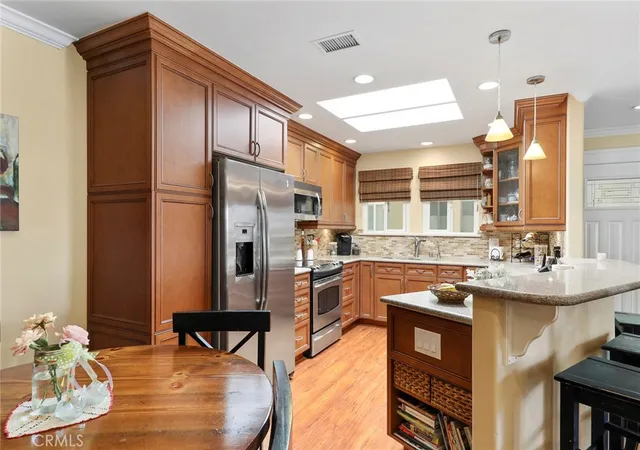 Stock Cooperative at 841 Ronda Sevilla #O, Laguna Woods, CA 92637 | MLS# OC17100812 | | Sold on 2017-06-14