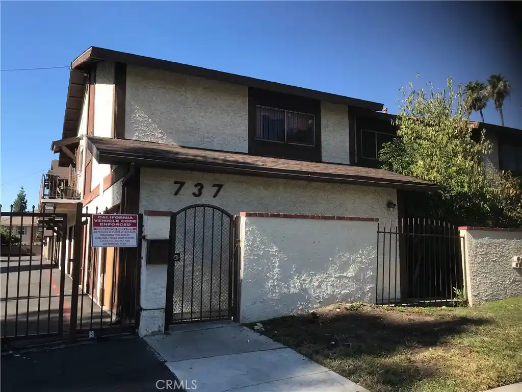 Townhouse at 737 S Donna Beth Ave #16, Azusa, CA 91702 | MLS# CV17253811 | | Sold on 2018-01-09