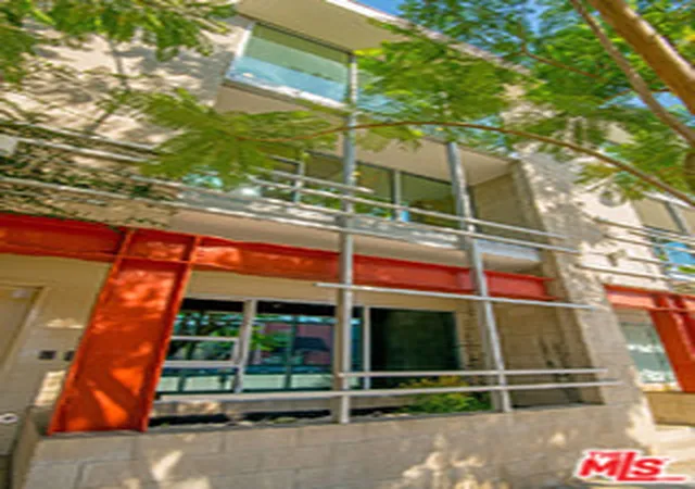3rd image of 6615 Melrose Ave, Los Angeles, CA 90038