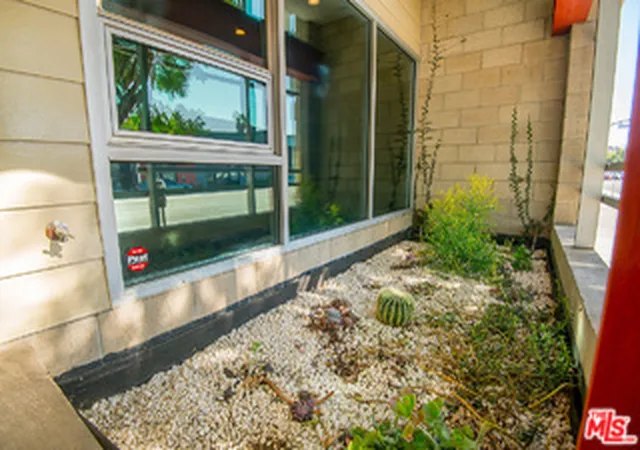 5th image of 6615 Melrose Ave, Los Angeles, CA 90038