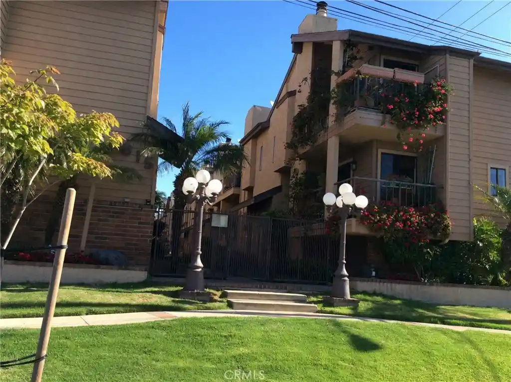 Townhouse at 1015 W 159th Street #2, Gardena, CA 90247 | MLS# DW19117234 | | Sold on 2019-07-10