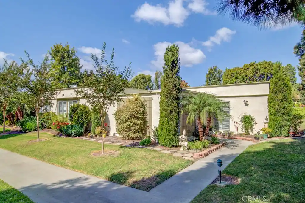 Stock Cooperative at 792 Via Los Altos #B, Laguna Woods, CA 92637 | MLS# OC19242125 | | Sold on 2019-12-20