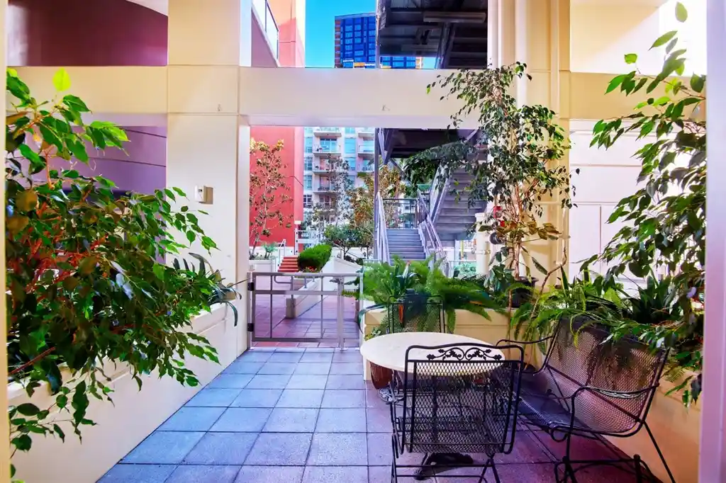 Townhouse at 825 W Beech St #102, San Diego, CA 92101 | MLS# 180043598 | | Sold on 2018-10-19