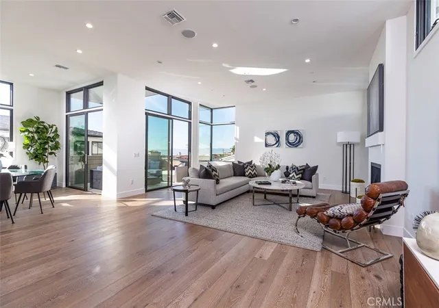 Townhouse at 939 15Th St, Hermosa Beach, CA 90254 | MLS# SB21011635 | | Sold on 2021-03-17
