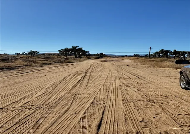 3rd image of 56825 Sun Oro Dr, Yucca Valley, CA 92284 | MLS# JT21011776
