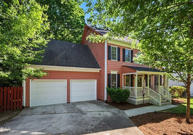 Photo 2 of Single family home for sale at 104 N Crabtree Knoll, Chapel Hill, NC 27514 | MLS# 10162096 | Listing updated on 2026-05-03