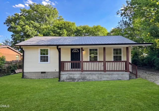 Photo 1 of Single family home for sale at 1402 S Williams St, Henderson, NC 27536 | MLS# 10162804 | Listing updated on 2026-04-28