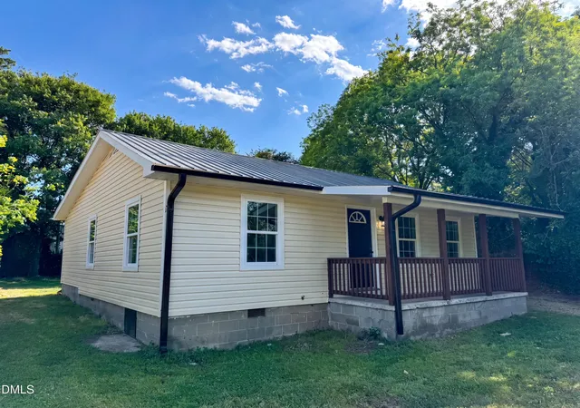 Photo 2 of Single family home for sale at 1402 S Williams St, Henderson, NC 27536 | MLS# 10162804 | Listing updated on 2026-04-28