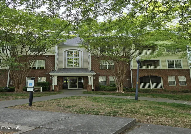 Listing Photo 2 - Condo for sale in building located at 324 Providence Gln Dr, Chapel Hill, NC 27514 - Unit #324