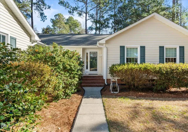 Photo 2 of Single family home for sale at 7980 Glasgow Dr, Laurinburg, NC 28352 | MLS# 10163362 | Listing updated on 2026-05-10