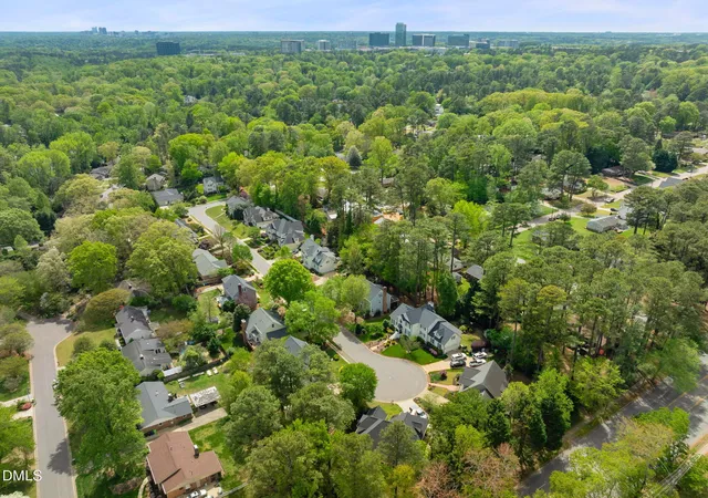3rd image of 4925 Olde Millcrest Ct, Raleigh, NC 27609 | MLS# 10158911