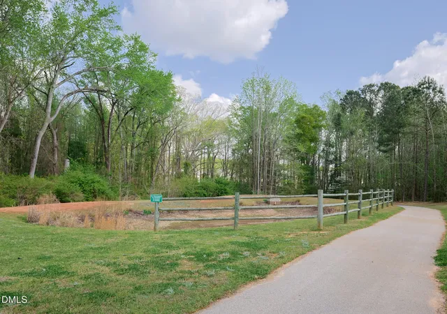 4th image of 832 Logan Meadow Ct, Fuquay Varina, NC 27526 | MLS# 10157659