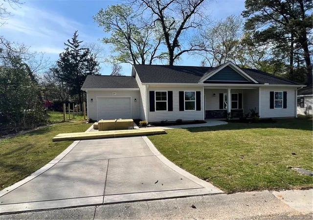 Photo 2 of Single family home for sale at 320 Currie Ct, Fayetteville, NC 28301 | MLS# 762404 | Listing updated on 2026-05-12