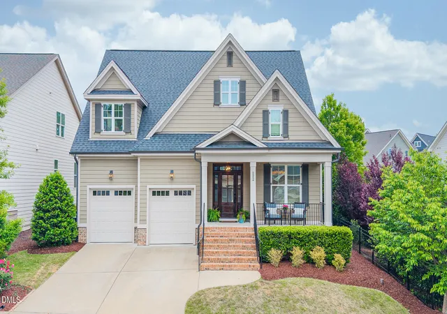 Photo 1 of Single family home for sale at 222 Landover Cir, Chapel Hill, NC 27516 | MLS# 10164149 | Listing updated on 2026-05-04
